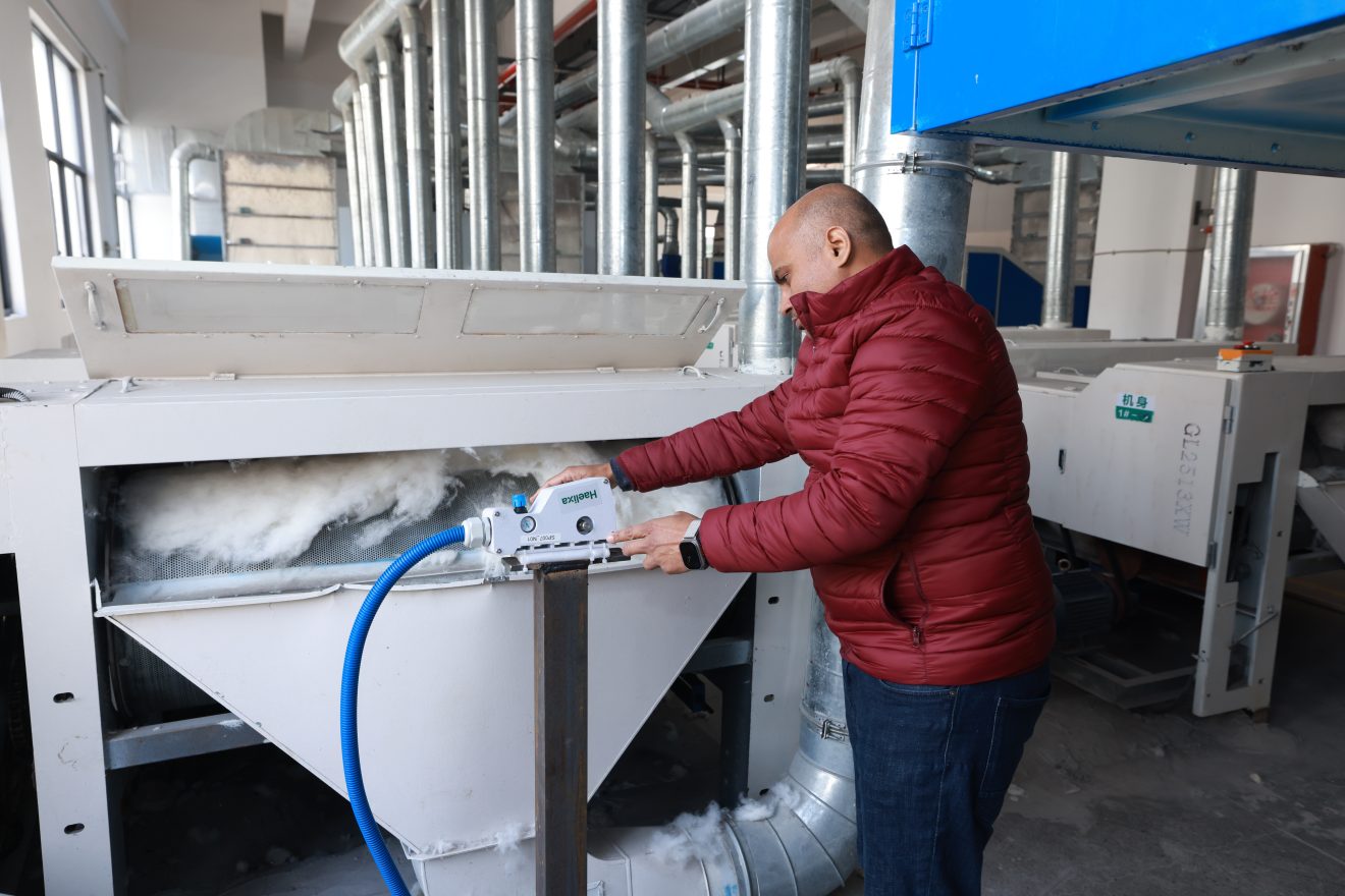 Industrial process integrating Haelixa technology into recycled fibers